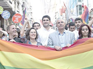 CHP'nin Sapkın Aşkı Tavan Yaptı