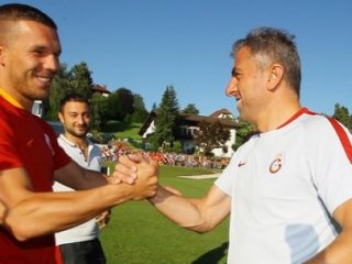 Lukas Podolski sahne aldı