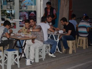 Dükkanı Küçük Gönlü Büyük Esnaf