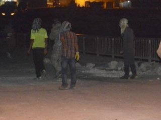 İt Sürüsü Meydanlarda! Tişörtlerdeki Yazıya Dikkat