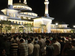 Kadir Gecesi'nde Camiler Doldu Taştı