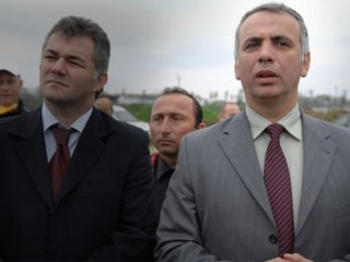 Eski başkan esrardan tutuklandı