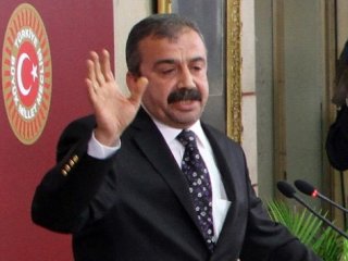 Önder: 'Demokrasi ile silah bir arada olamaz'