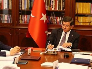 İşte Davutoğlu'nun Masasındaki Son Anket