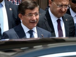 Davutoğlu Sandığı İşaret Etti!