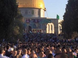Mescid-i Aksa'da Bayram Namazı