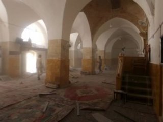 İki Camiye Varil Yağdırıldı