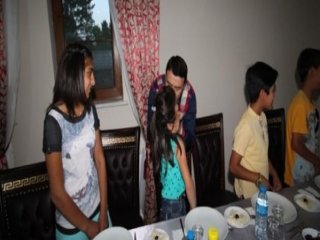 Vali Çocukları Kendi Evinde Ağırladı
