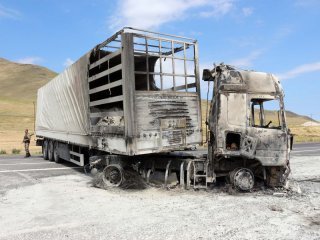 PKK Iğdır'da Tır Yaktı