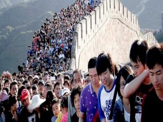 Meğer O Turistler Cengiz Han Belgeseli İzlemiş