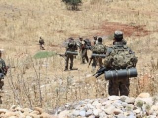 PKK'lı Teröristler Askere Ateş Açtı!