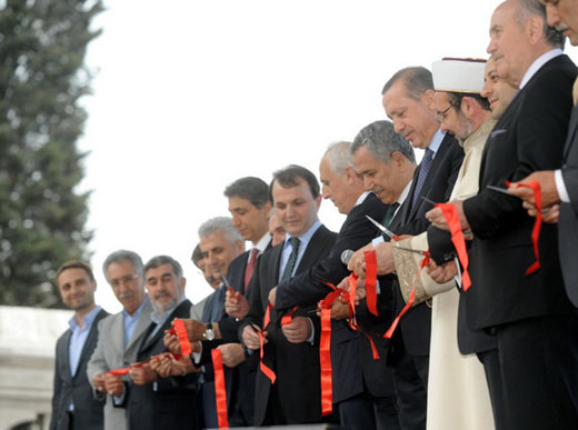  Fatih Camii dualarla açıldı 