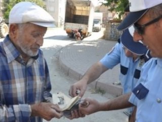 Ehliyet Soran Polis Şaşkına Döndü!