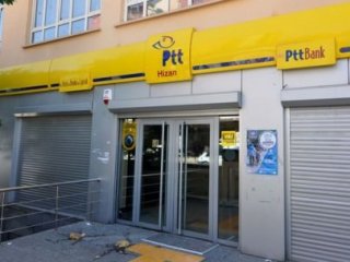 Maskeli Göstericiler Binalara Saldırdı