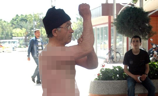 Kamer Genç'e ilginç protesto