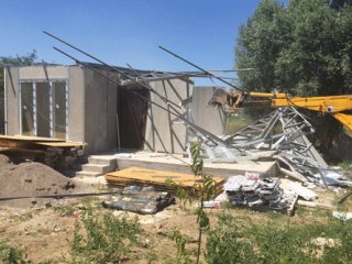 Pursaklar'da Kaçak Yapılar Yıkılıyor