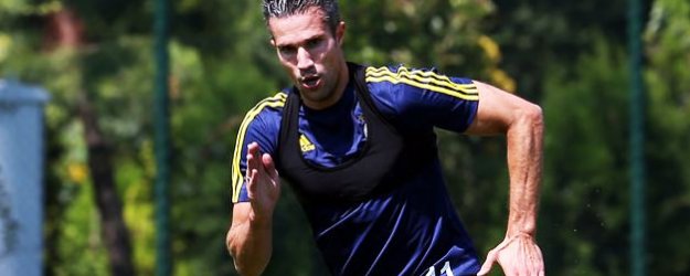 Van Persie Sahaya İniyor