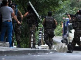 Canlı Bomba Çıktı! Tam Polis Eve Girerken..