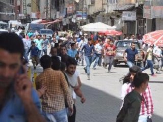 Yüksekova Karıştı: 10 Yaralı