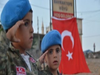 Köylerini Türk Bayraklarıyla Donattılar