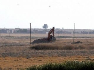YPG Türkiye Sınırına Hendek Kazıyor