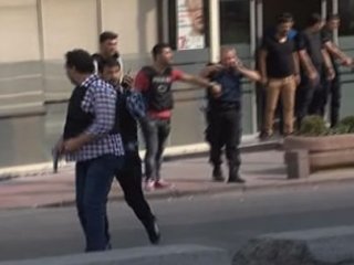 İstanbul'da Polise Saldırı