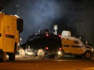 Polis Karakolu ve Polis Aracı Tarandı