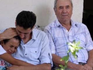 Salihli Şehidine Ağlıyor