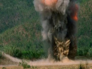 PKK'lılar 2 Köprüyü Havaya Uçurdu! Şehre Ulaşım Sağlanamıyor