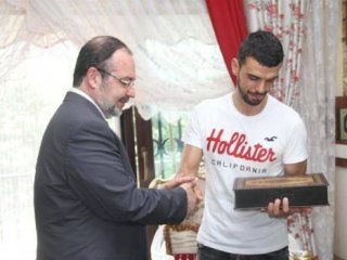 Görmez'den Acılı Babaya Anlamlı Hediye