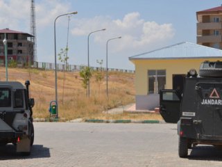 Asker ile PKK arasında çatışma: 3 asker yaralı