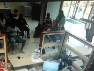 Bu Yüzden Banka Soymuş!