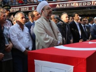 Şehit Cenazesinde Görmez'den Anlamlı Mesaj