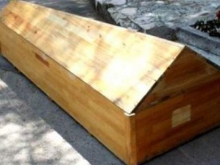 'Öldü' Denilen Kadın Kendi Cenazesinde Uyandı!