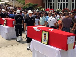 Şehit Polisler Son Yolculuklarına Uğurlanıyor
