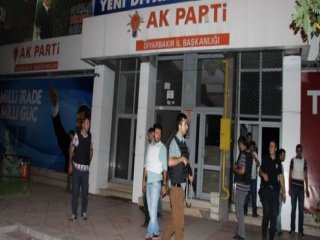 Diyarbakır'da AK Parti Binasına Saldırı