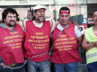 Kendilerini CHP'nin Kapısına Zincirlediler