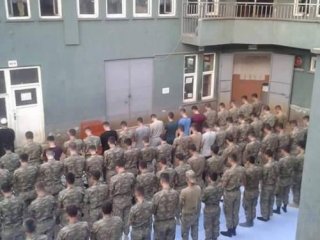 Mehmetçik Kışlada Sabah Namazında