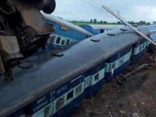 İki Tren Raydan Çıktı! 27 Ölü Var