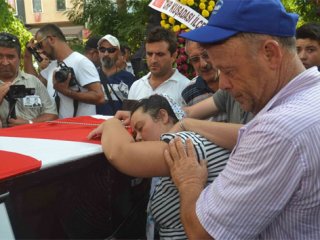 Metan gazından ölen işçiler toprağa verildi