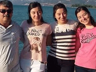 Yok Artık Diyeceksiniz! Tek Yumurta Üçüzü Kızlar..