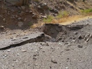 Hakkari'de Yola Döşenen Bomba Patladı