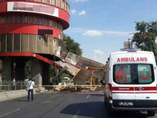 Başkentte Üst Geçit Çöktü