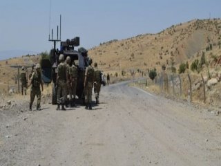 Yoldan Geçen Araca Ateş Açtılar!