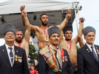 Son Güreşinde Başpehlivan Oldu