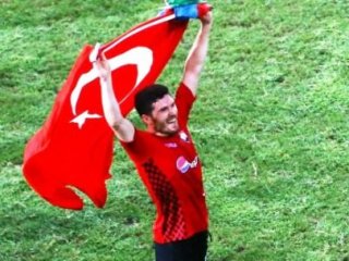 Türk Bayrağı Tartışması Can Aldı