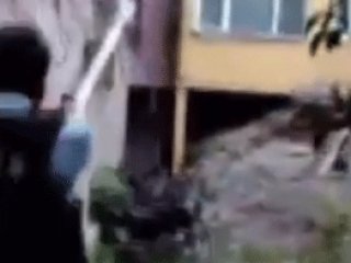 ABD Konsolosluğu'na Saldıran Kadın Teröristin Vurulma Anı