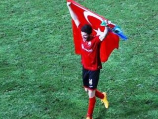 Türk Bayrağı Açan Futbolcu Tutuklandı