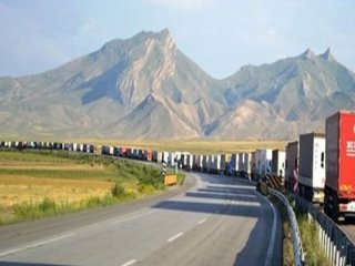 İran Türkiye'ye Sınırını Kapattı