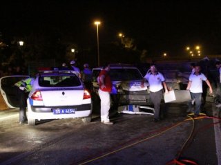 Önlem Alan Polislerin Arasına Daldı